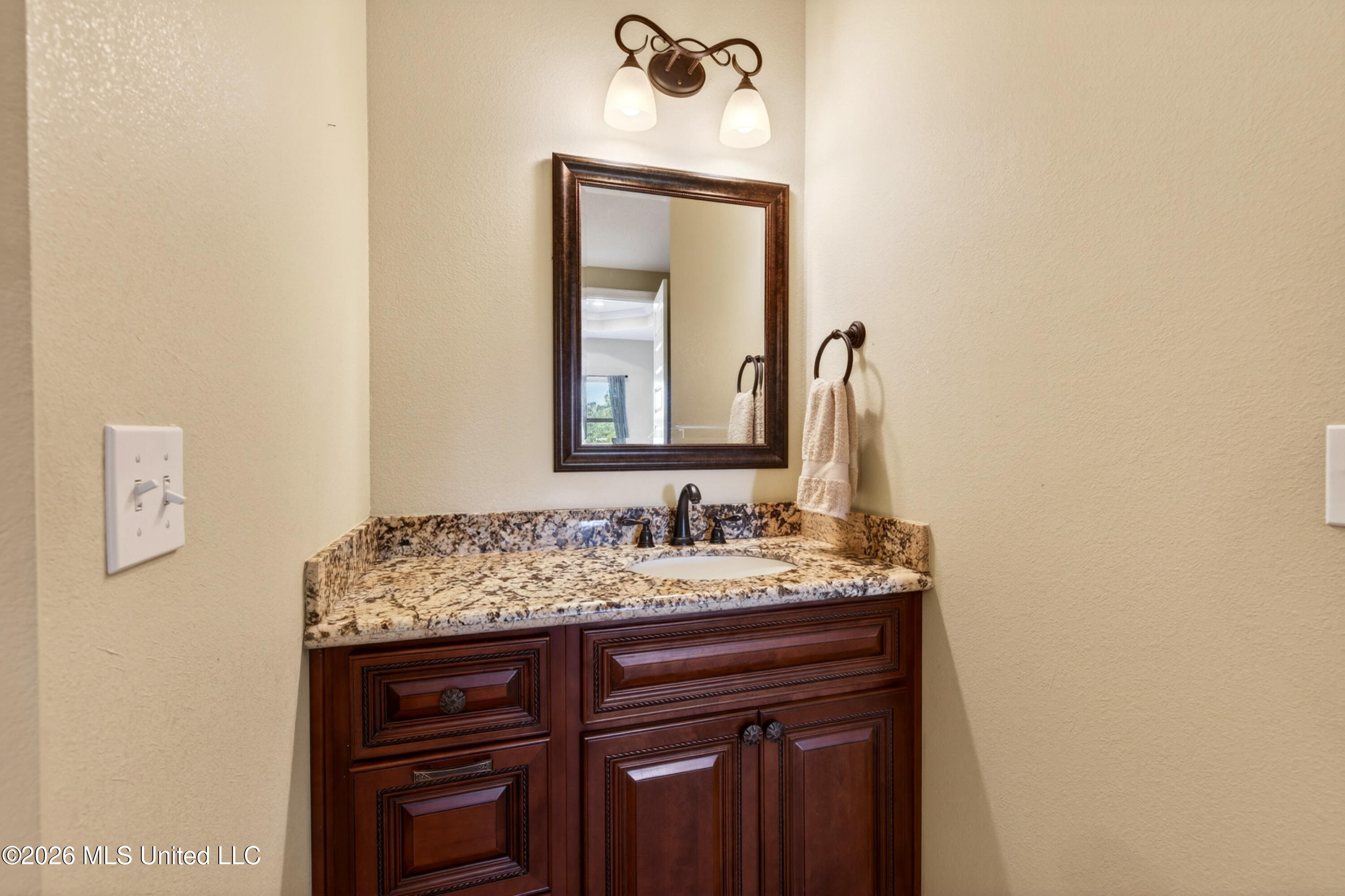 22181 Lorene Road Gulfport, MS 39503 - Photo 27 of 61 Master Vanity