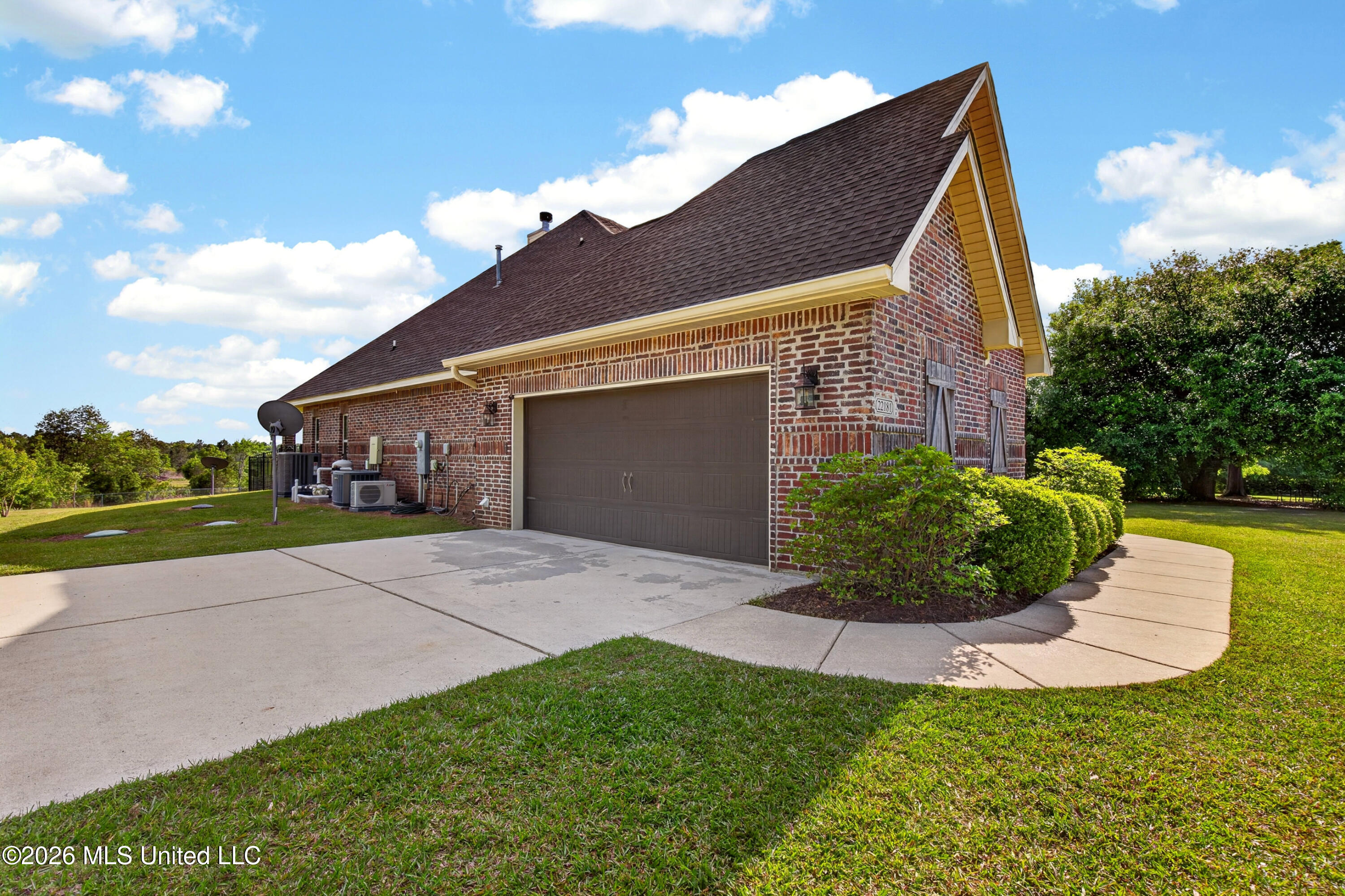 22181 Lorene Road Gulfport, MS 39503 - Photo 8 of 61 Drieway into garage