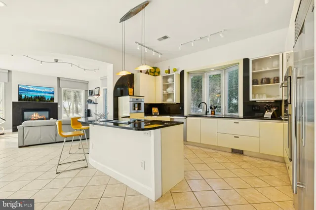 a picture of a wall with a white wall