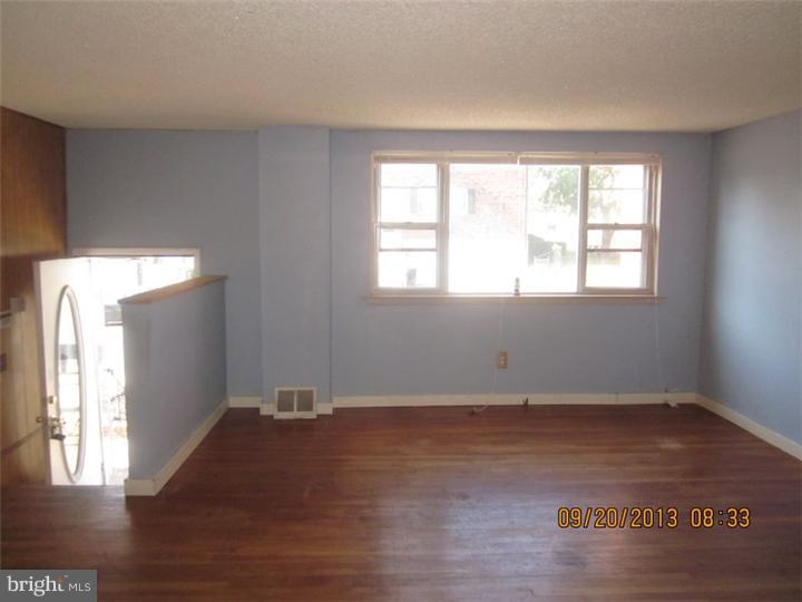 9197 Ryerson Road Philadelphia, PA 19114 - Photo 2 of 11 Living Room