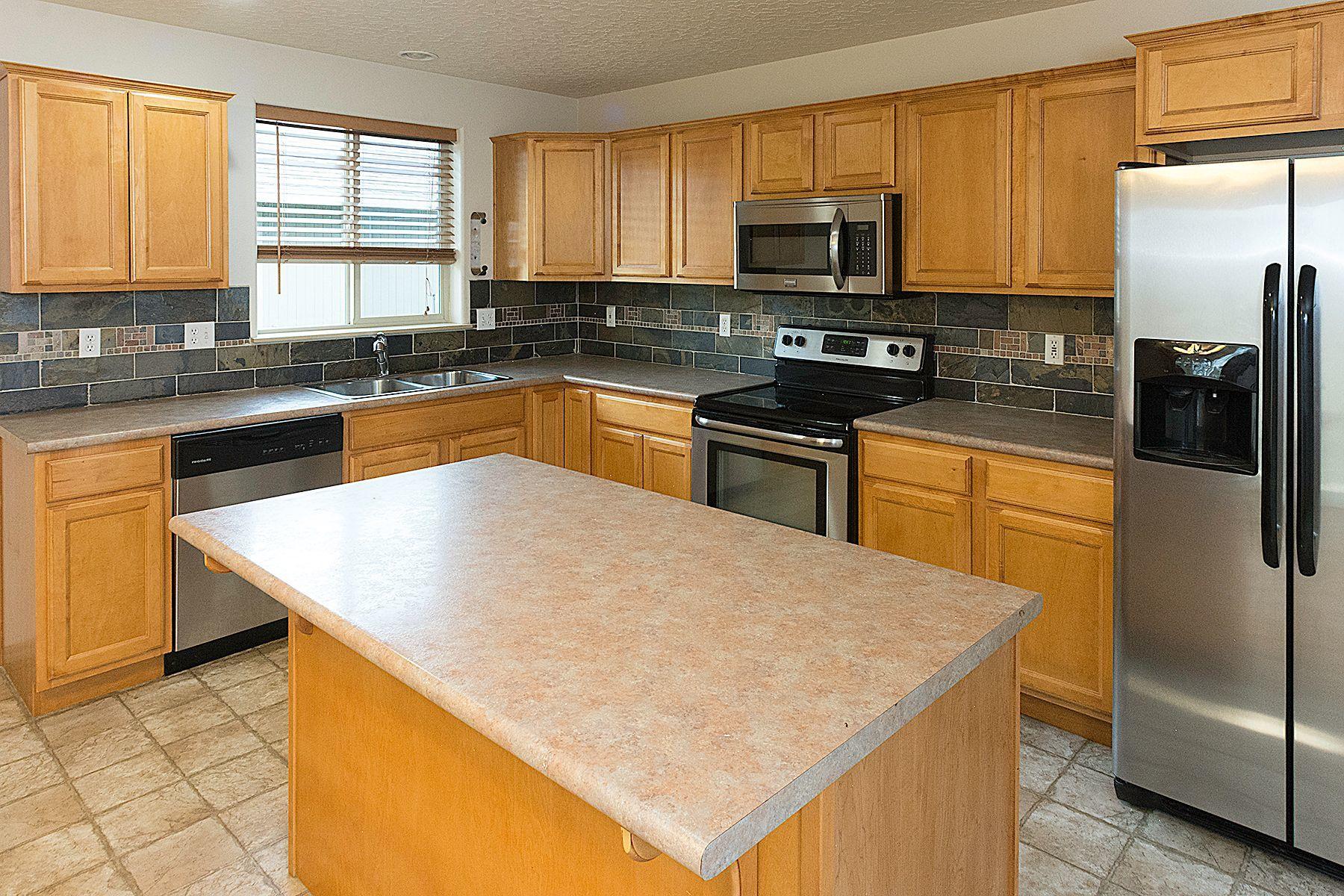 16476 Riley Drive La Pine, OR 97739 - Photo 2 of 23 Kitchen