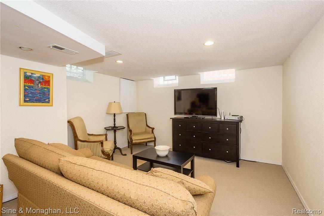 877 Lincoln Road Grosse Pointe, MI 48230 - Photo 20 of 29 877 Lincoln_S031.jpg