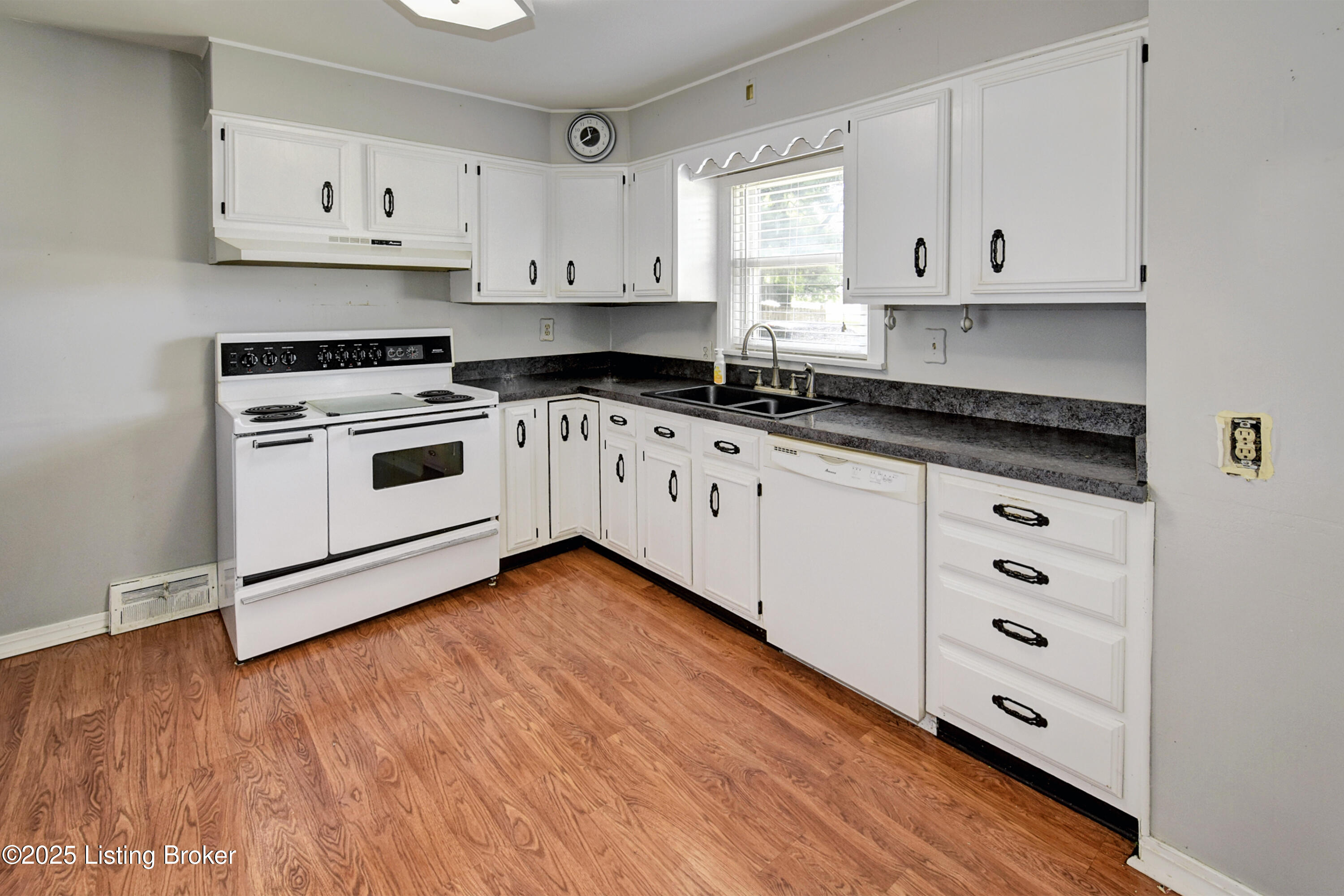 4607 Bardstown Road Louisville, KY 40218 - Photo 10 of 30 _DSC1305_7_8