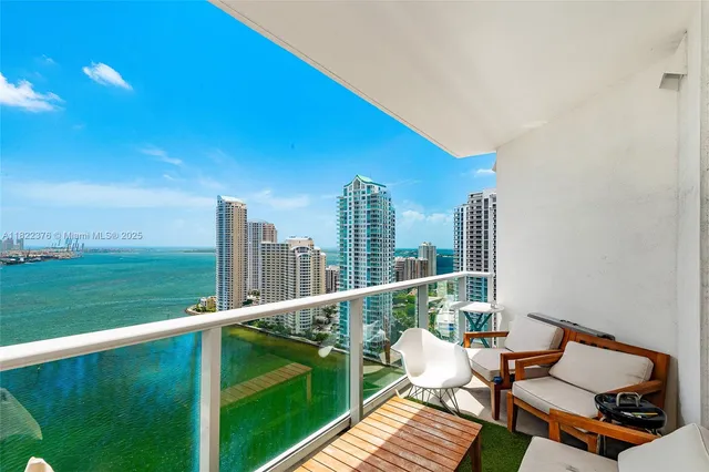 $699,000 | 300 South Biscayne Boulevard, Unit T2612, Miami, FL 33131