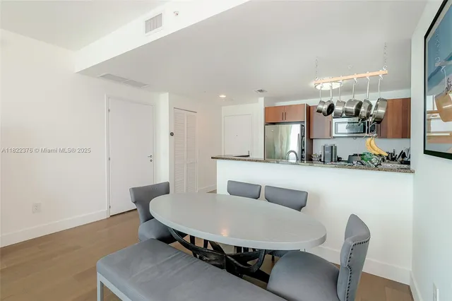 $699,000 | 300 South Biscayne Boulevard, Unit T2612, Miami, FL 33131