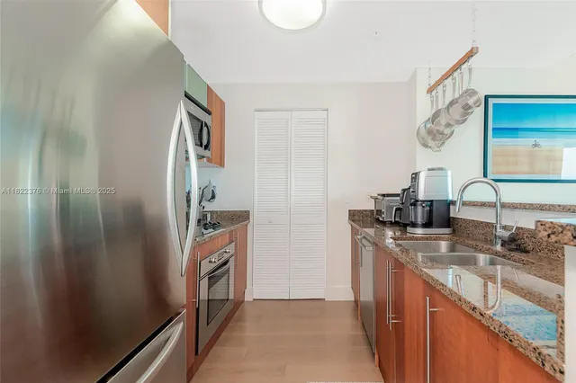 $699,000 | 300 South Biscayne Boulevard, Unit T2612, Miami, FL 33131