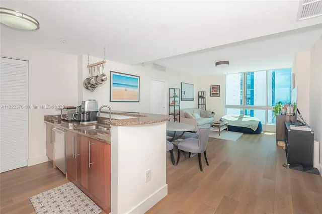 $699,000 | 300 South Biscayne Boulevard, Unit T2612, Miami, FL 33131