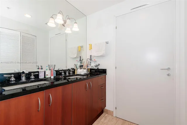 $699,000 | 300 South Biscayne Boulevard, Unit T2612, Miami, FL 33131