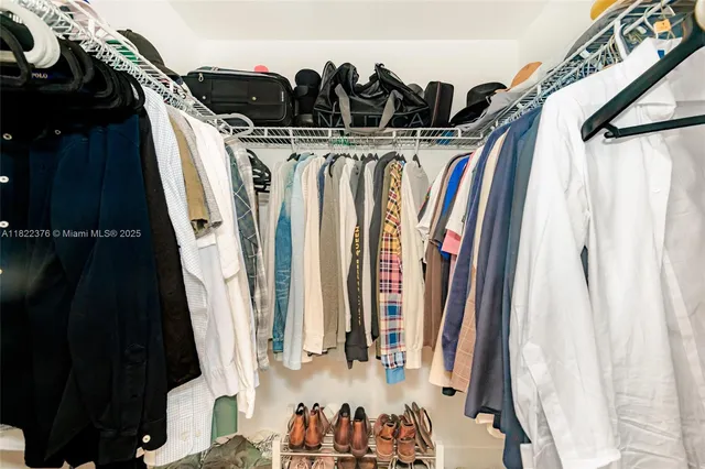 $699,000 | 300 South Biscayne Boulevard, Unit T2612, Miami, FL 33131