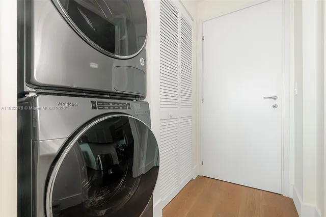 $699,000 | 300 South Biscayne Boulevard, Unit T2612, Miami, FL 33131