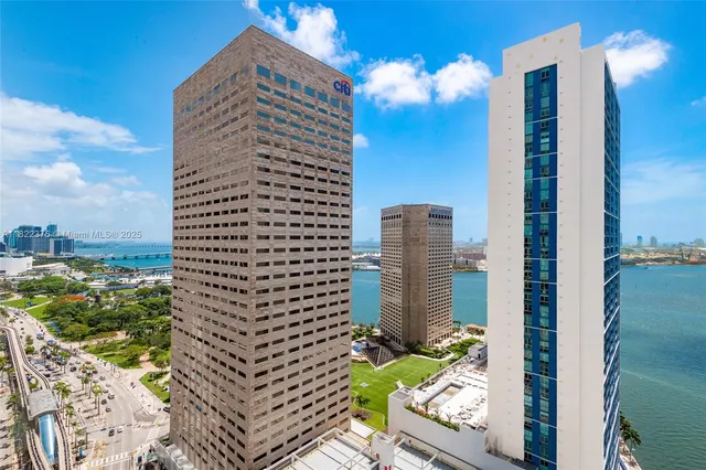 $699,000 | 300 South Biscayne Boulevard, Unit T2612, Miami, FL 33131