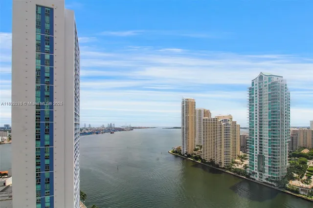 $699,000 | 300 South Biscayne Boulevard, Unit T2612, Miami, FL 33131