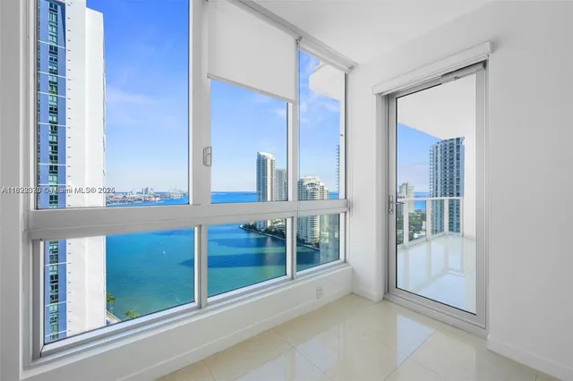 $699,000 | 300 South Biscayne Boulevard, Unit T2612, Miami, FL 33131