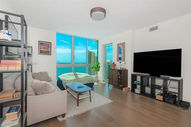 $699,000 | 300 South Biscayne Boulevard, Unit T2612, Miami, FL 33131