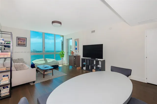 $699,000 | 300 South Biscayne Boulevard, Unit T2612, Miami, FL 33131