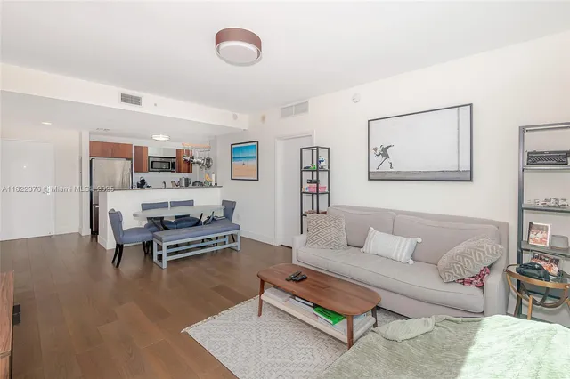 $699,000 | 300 South Biscayne Boulevard, Unit T2612, Miami, FL 33131