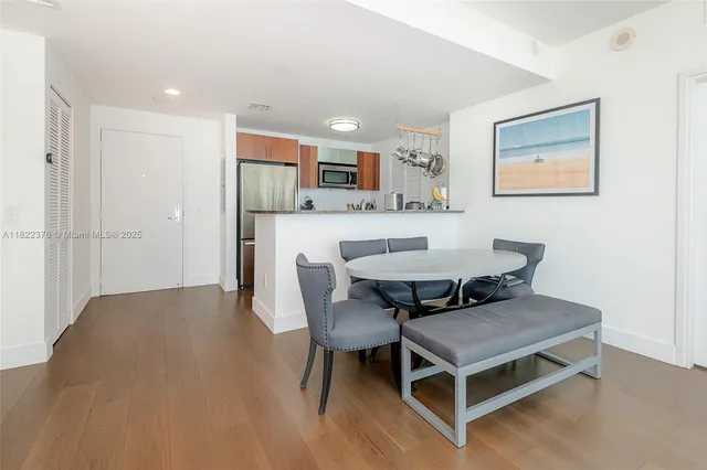 $699,000 | 300 South Biscayne Boulevard, Unit T2612, Miami, FL 33131