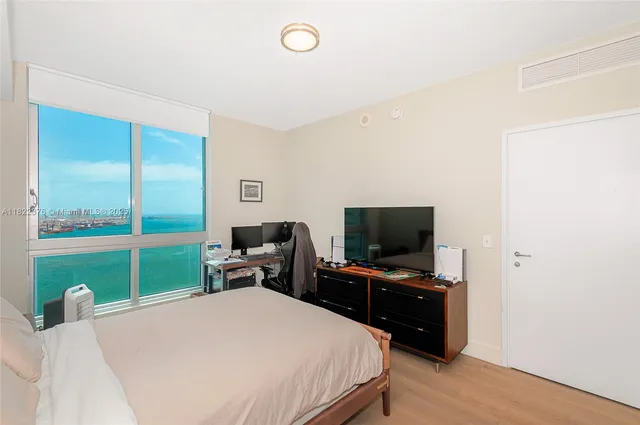 $699,000 | 300 South Biscayne Boulevard, Unit T2612, Miami, FL 33131
