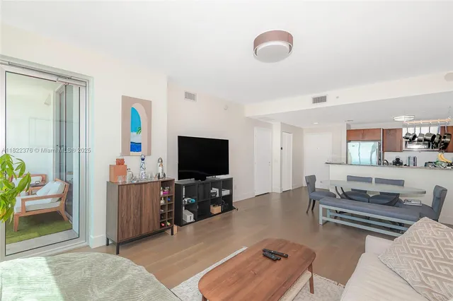 $699,000 | 300 South Biscayne Boulevard, Unit T2612, Miami, FL 33131