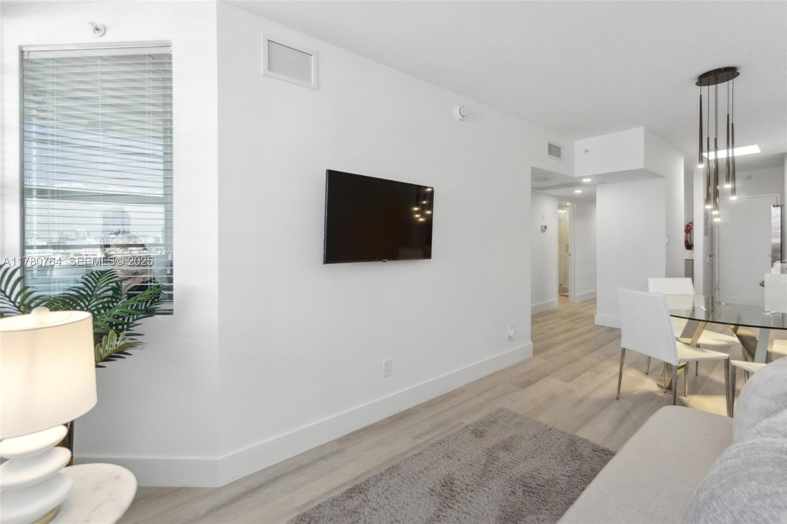 100 Lincoln Road, Unit 1218 Miami Beach, FL 33139 - Photo 4 of 27 Photo 4
