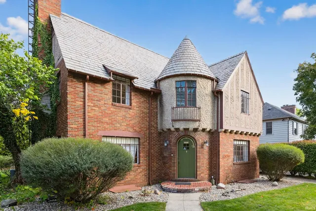 $384,999 | 1123 East Eckman Street, South Bend, IN 46614