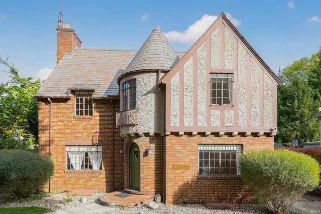 $384,999 | 1123 East Eckman Street, South Bend, IN 46614