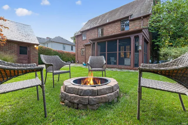 $384,999 | 1123 East Eckman Street, South Bend, IN 46614