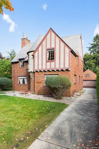 $384,999 | 1123 East Eckman Street, South Bend, IN 46614