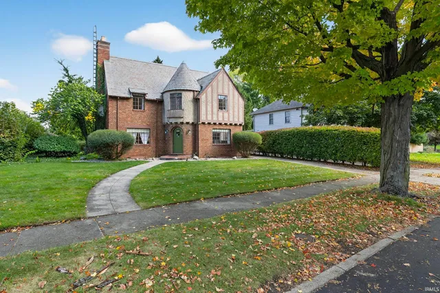 $384,999 | 1123 East Eckman Street, South Bend, IN 46614