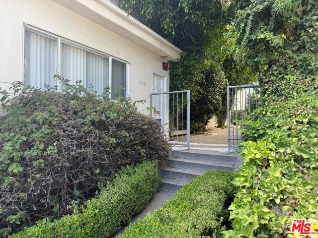 $2,600 | 9910 Robbins Drive, Beverly Hills, CA 90212
