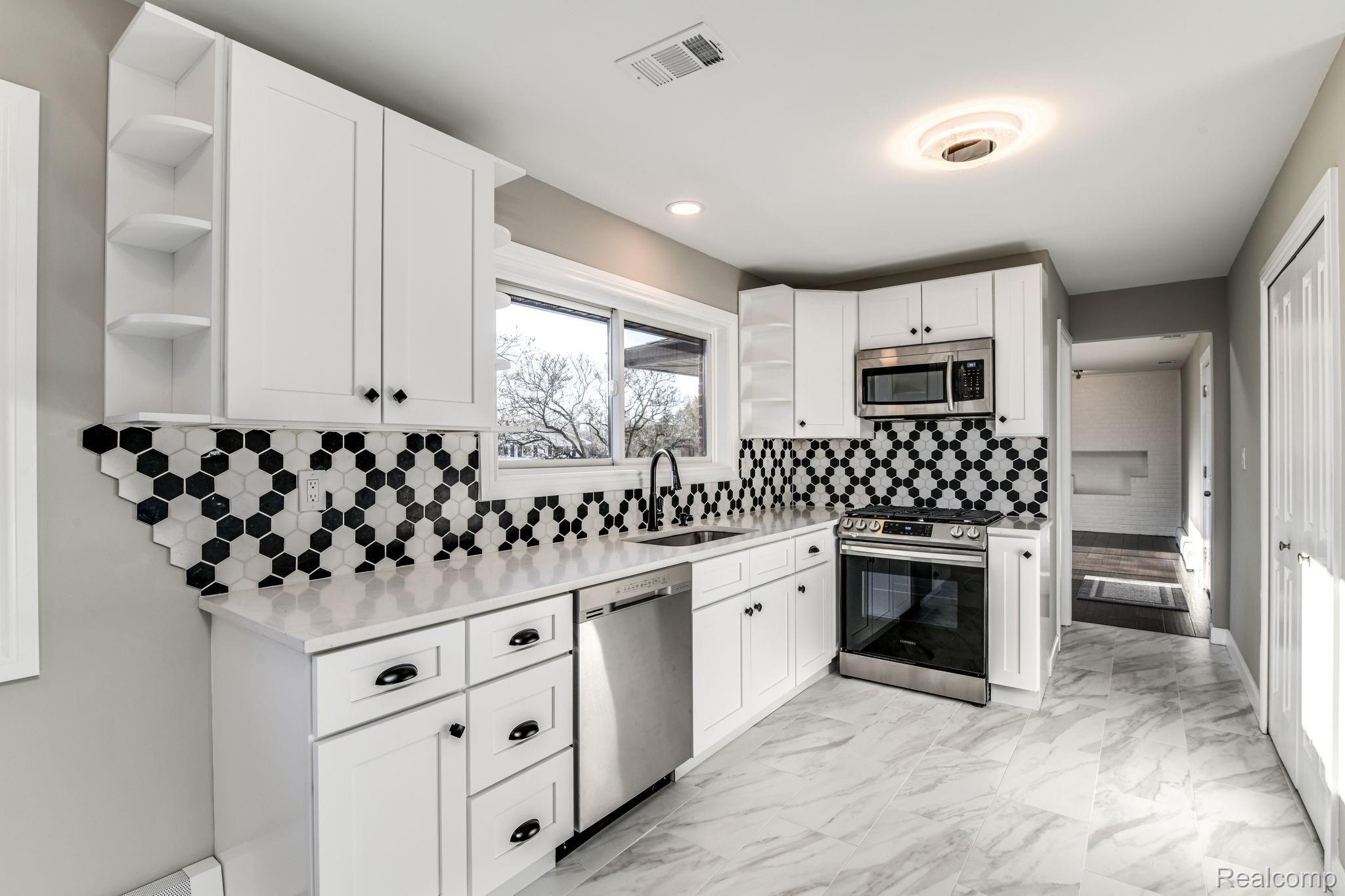 871 Helston Road Bloomfield Hills, MI 48304 - Photo 7 of 33 6-web-or-mls-871 Helston Road, Bloomfield Township-4.jpg