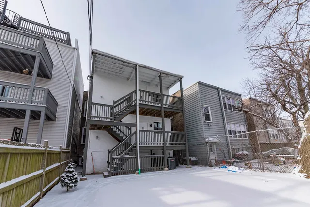 $2,600 | 2825 North Rockwell Street, Unit G, Chicago, IL 60618