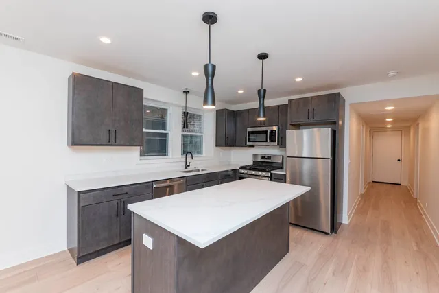 $2,600 | 2825 North Rockwell Street, Unit G, Chicago, IL 60618