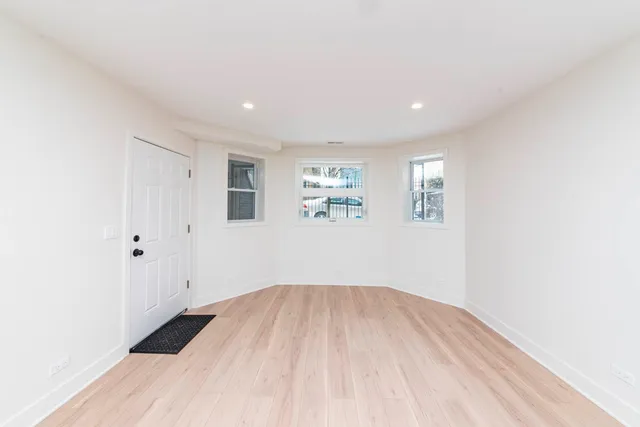 $2,600 | 2825 North Rockwell Street, Unit G, Chicago, IL 60618