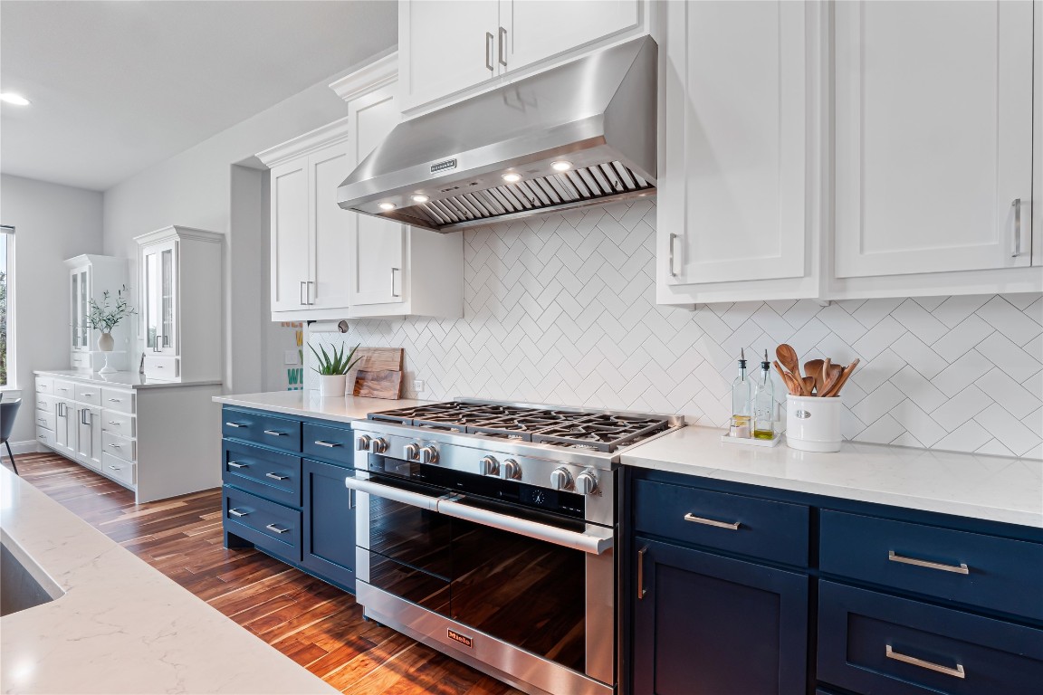 504 Loyal June Trail Leander, TX 78641 - Photo 8 of 16 a kitchen with stainless steel appliances granite countertop a stove and a cabinets