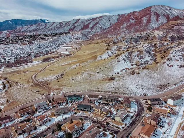 a view of an outdoor space