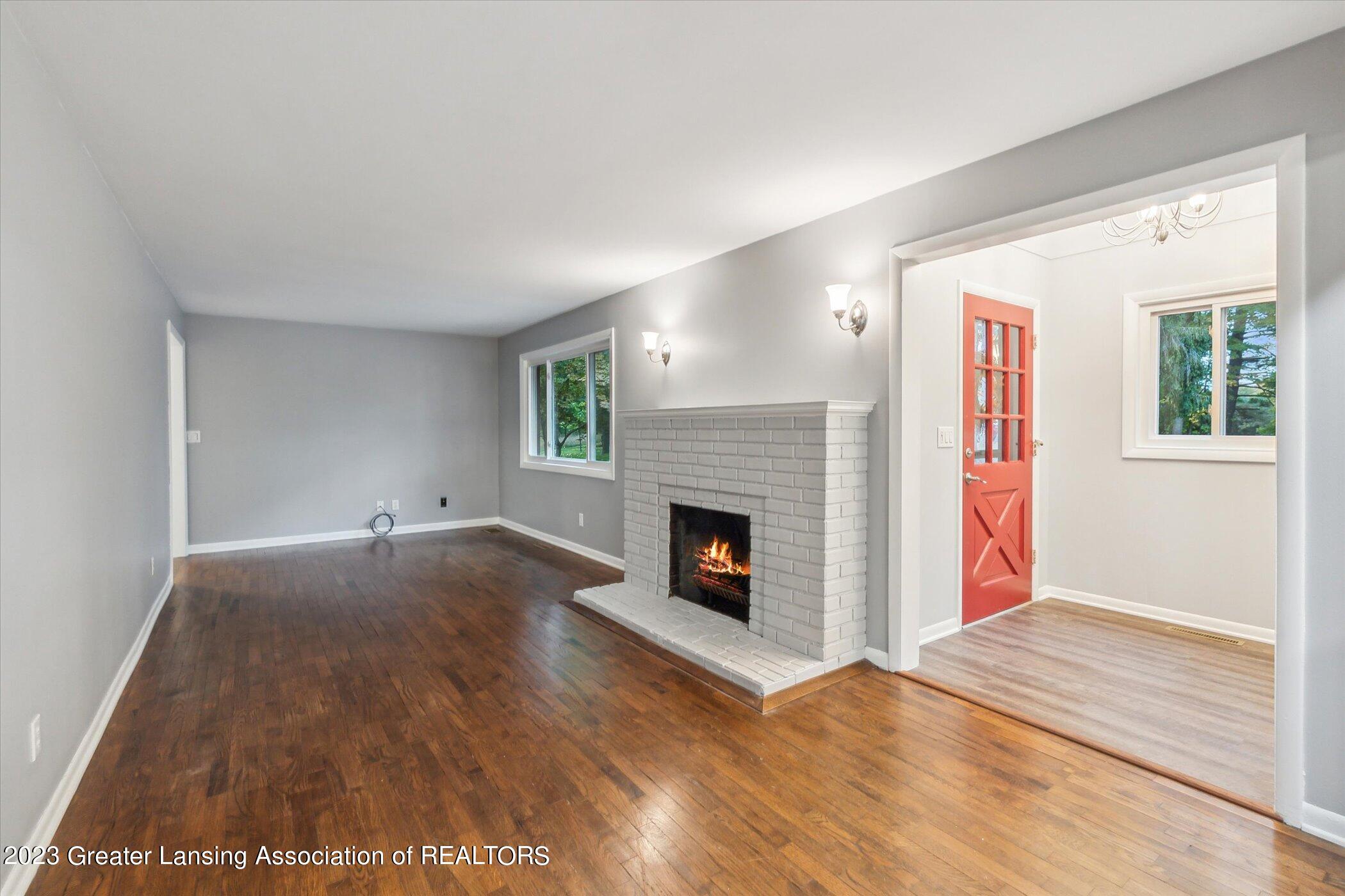 1393 South Michigan Road Eaton Rapids, MI 48827 - Photo 16 of 27 16 1393 Living Room & Foyer