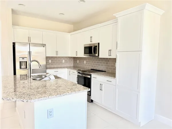 $2,550 | 6148 Bella Rosa Lane, Vero Beach, FL 32966