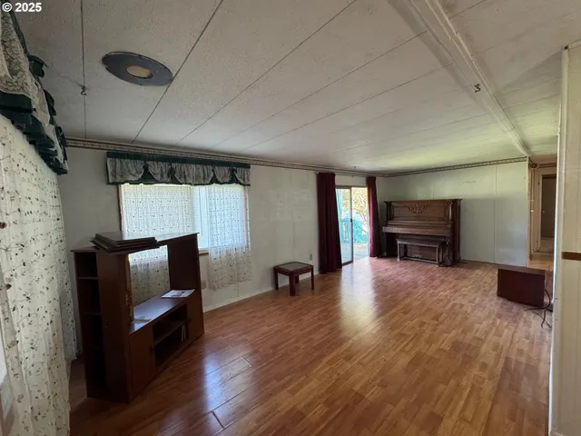 $149,000 | 656 Applegate Avenue, Yoncalla, OR 97499