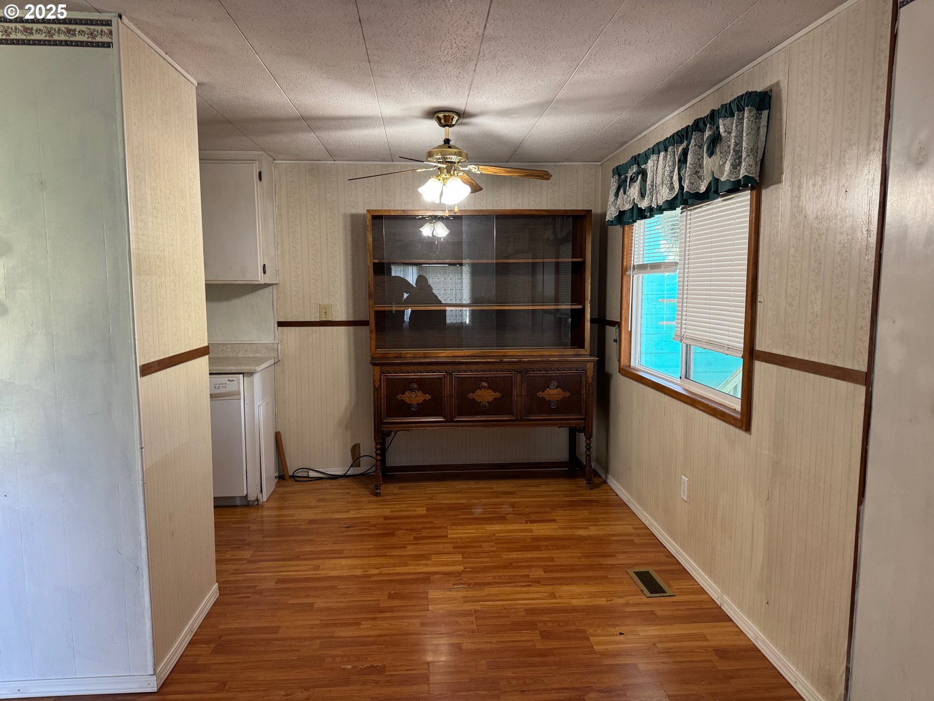 656 Applegate Avenue Yoncalla, OR 97499 - Photo 5 of 13