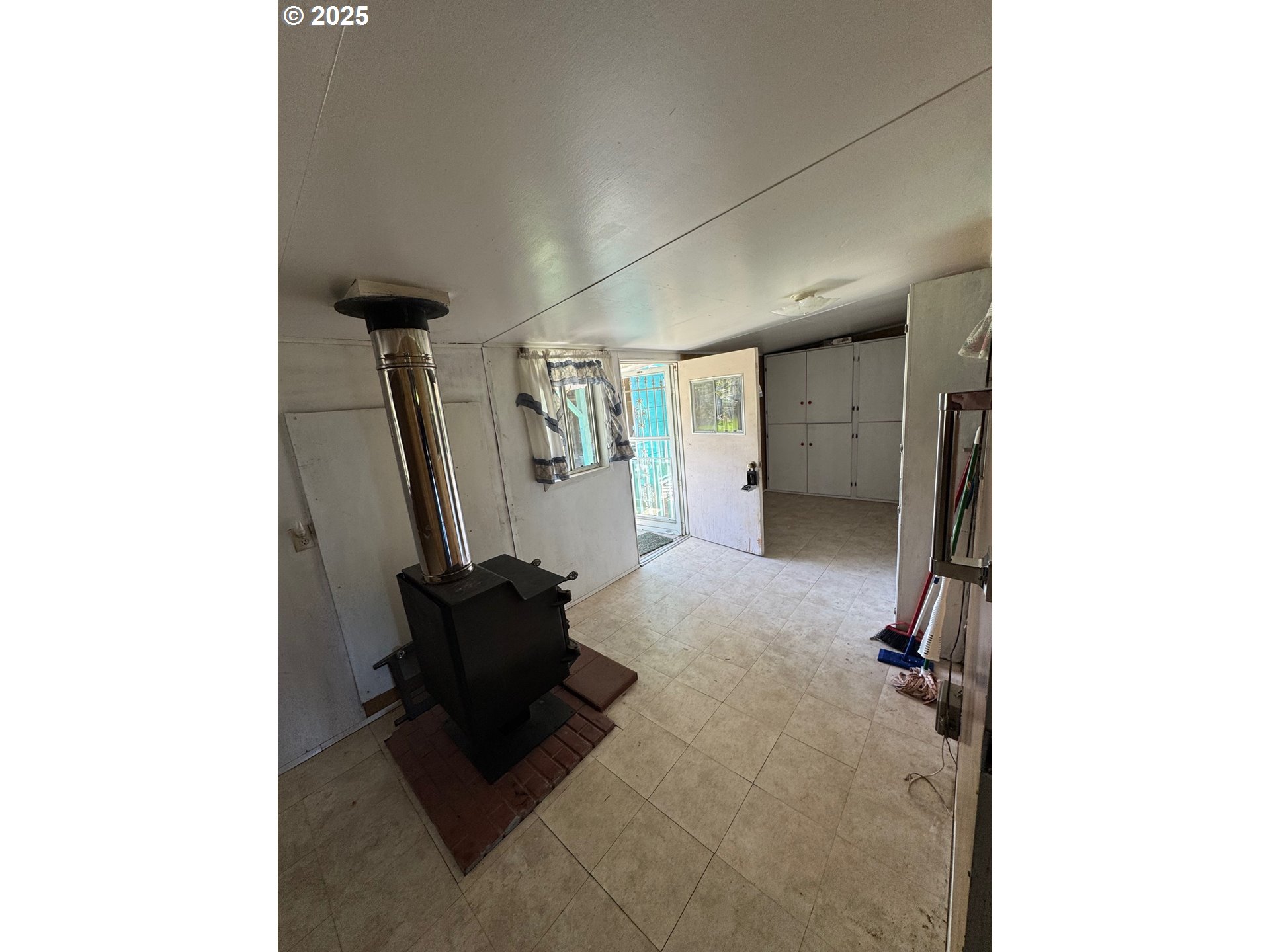 656 Applegate Avenue Yoncalla, OR 97499 - Photo 7 of 13