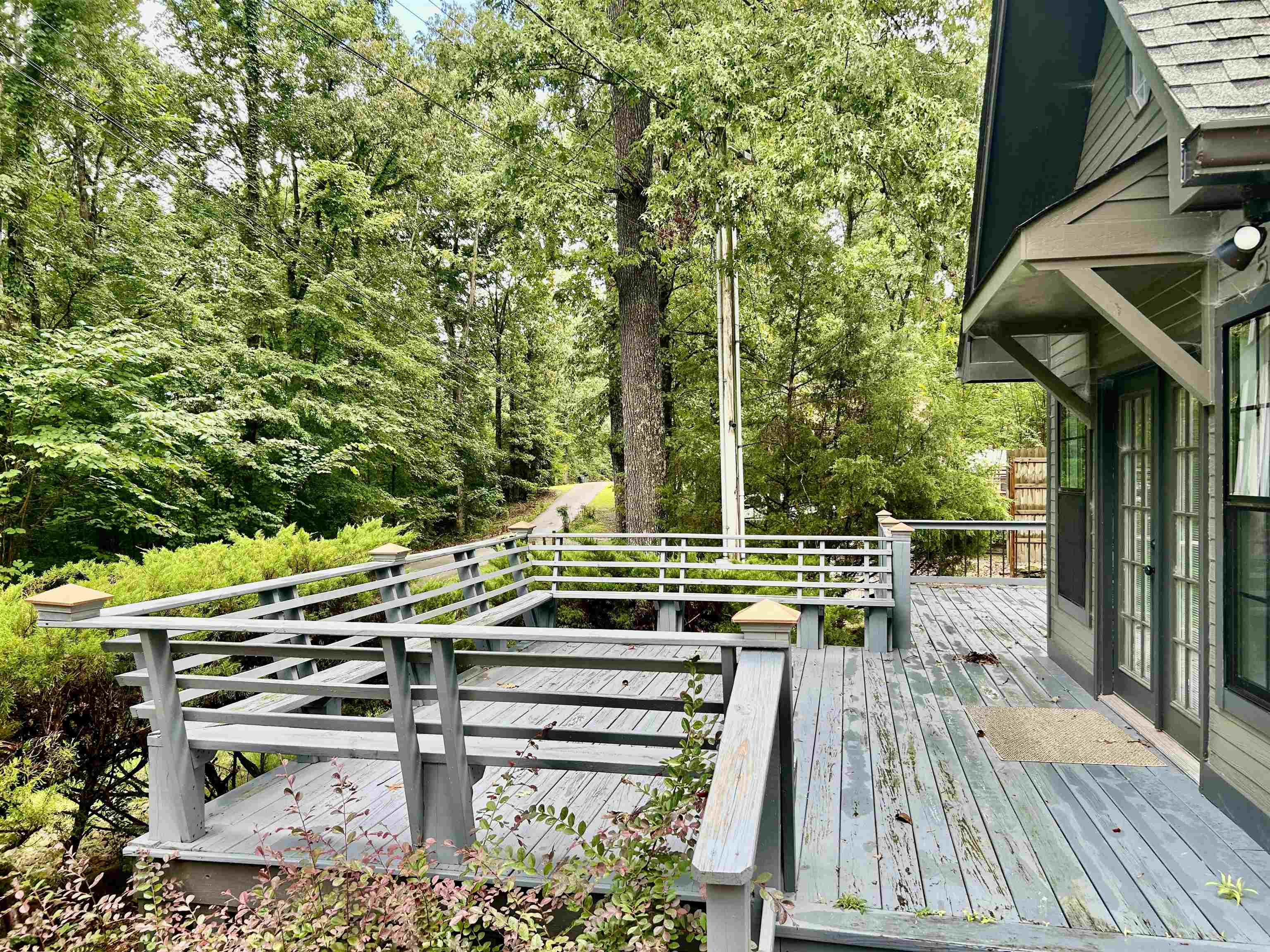 50 Haines Drive Iuka, MS 35616 - Photo 4 of 13 a view of a chairs and table on the terrace