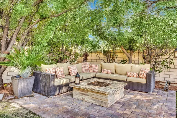 $1,350,000 | 8817 Tierra Hope Court, Las Vegas, NV 89143