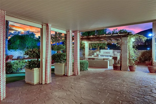 $1,350,000 | 8817 Tierra Hope Court, Las Vegas, NV 89143