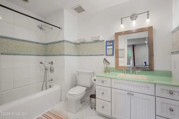 a view of a tennis court