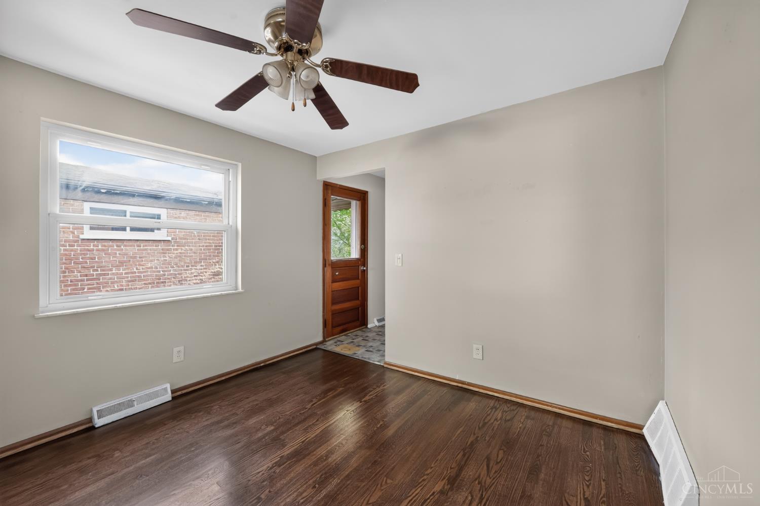 6633 Daly Road Cincinnati, OH 45224 - Photo 7 of 28