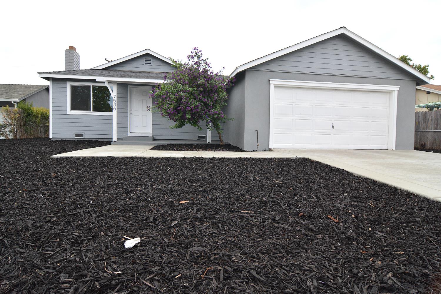7536 Cosgrove Way Sacramento, CA 95822 - Photo 3 of 22 a front view of a house with a yard