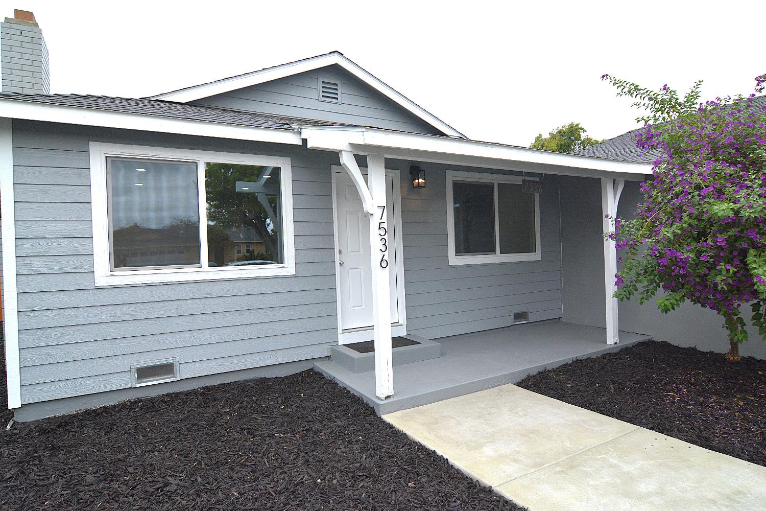 7536 Cosgrove Way Sacramento, CA 95822 - Photo 6 of 22 a front view of a house with garden