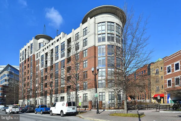 $3,650 | 1021 North Garfield Street, Unit 438, Arlington, VA 22201