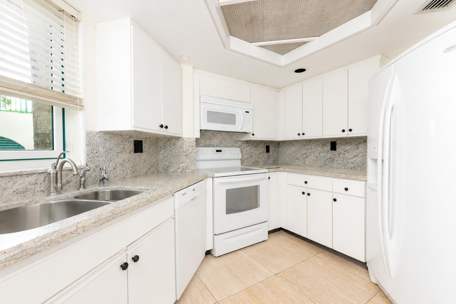 100 Southeast 5th Avenue, Unit 107 Boca Raton, FL 33432 - Photo 18 of 61 Kitchen